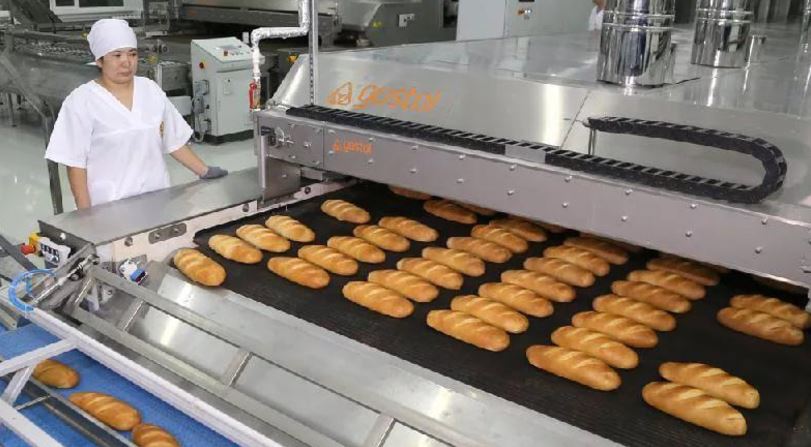 باقىتجان ساعىنتاەۆ قاراعاندىداعى نان-توقاش ونىمدەرىن شىعاراتىن زاۋىتقا باردى