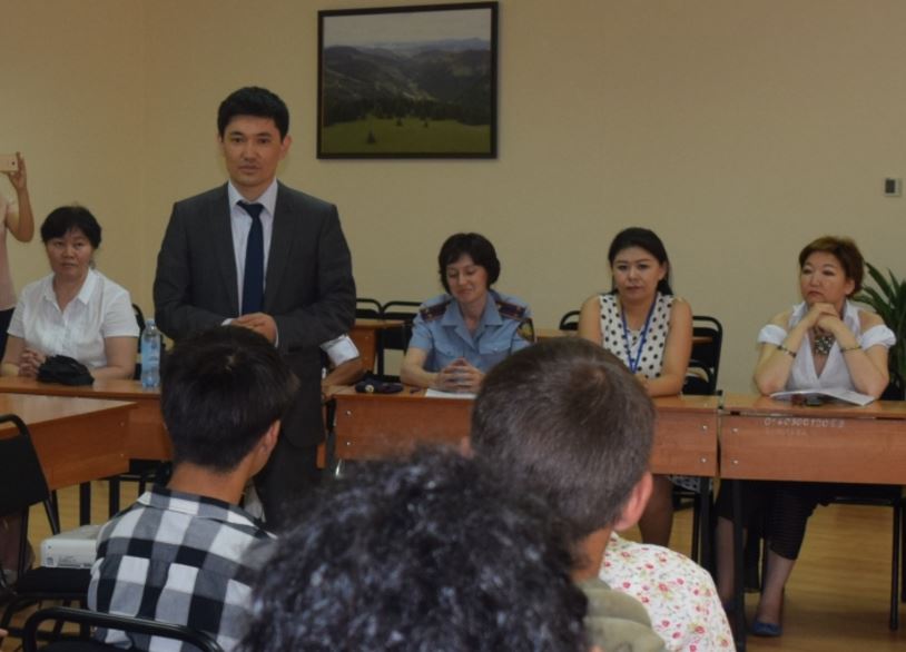 ەلوردالىق بوزبالالاردىڭ جازدا جۇمىس تابۋىنا كومەك كورسەتىلەتىن بولادى