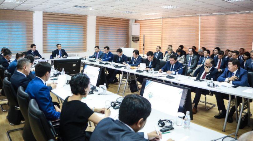 پرەمەر-مينيستر كاسىپورىنداردى جاڭعىرتۋ ماسەلەلەرى بويىنشا جۇمىس كەڭەسىن وتكىزدى