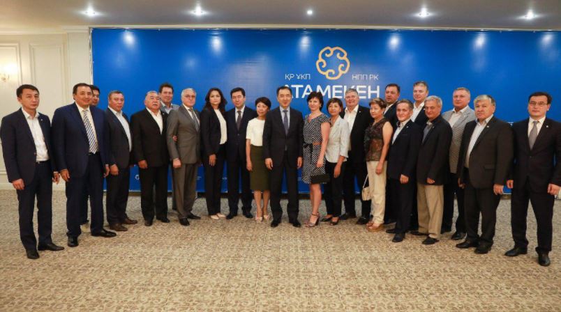 ساعىنتاەۆ قاراعاندى وبلىسىنىڭ كاسىپكەرلەرىمەن شوب-تى دامىتۋدىڭ وزەكتى ماسەلەلەرىن تالقىلادى