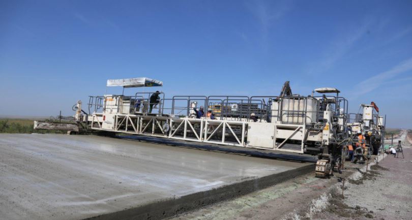 ۇكىمەت باسشىسى قاراعاندى وبلىسىنىڭ اۆتوجولدارىن رەكونسترۋكتسيالاۋ بارىسىمەن تانىستى