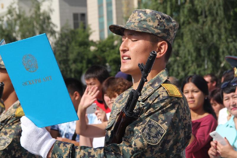 وسكەمەندەگى ۇلتتىق ۇلاننىڭ 500-گە جۋىق ساربازى اسكەري انت قابىلدادى