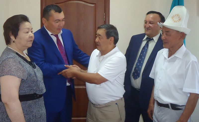 بۇگىنگىنىڭ اتىمتاي جومارتىمەن جۇزدەسۋ