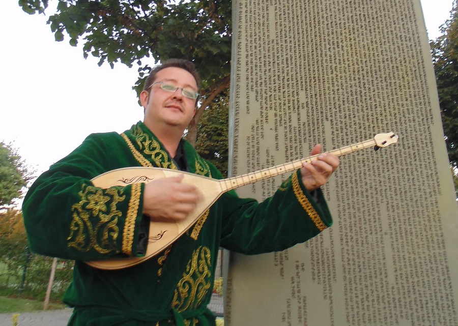 «دومبىرا مەنى تۇركياعا ءماشھۇر ەتتى»