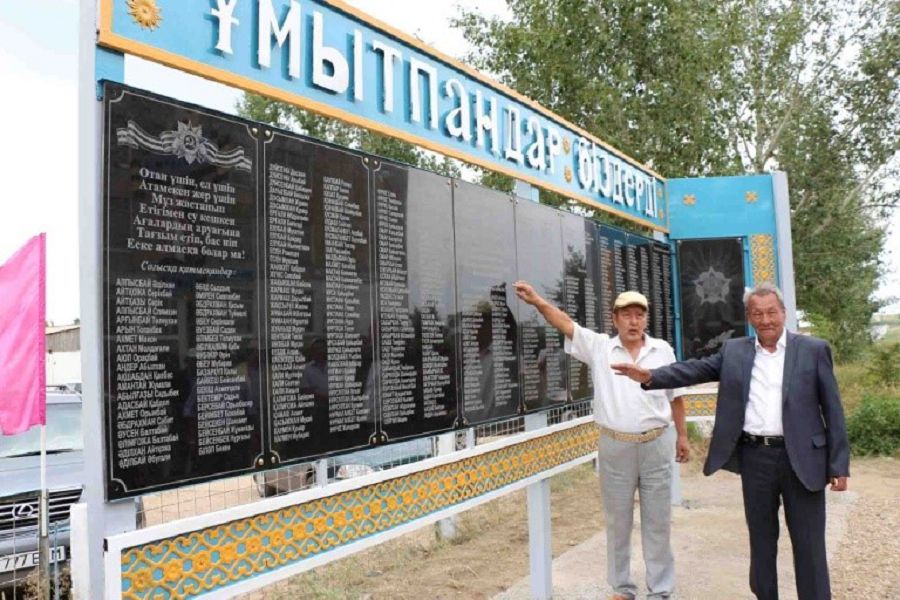 زەينەتاقىسىنا ەسكەرتكىش تاقتا ورناتتى