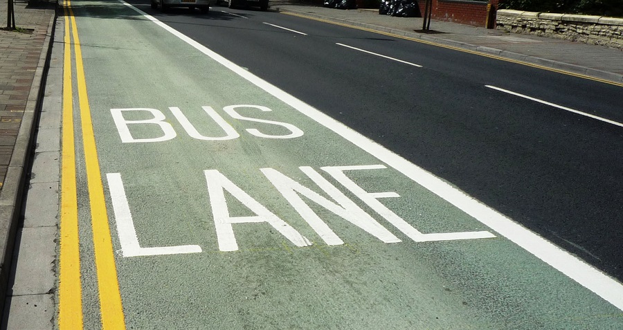 الماتىدا بيىل بىرنەشە كوشەدە bus lane جولى اشىلادى