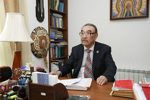 شەراعاڭا سىر اقتارىپ قايتقاندا...