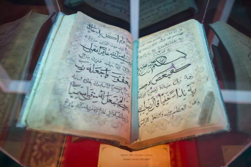 ەلوردادا 1929-1940 جىلدارى لاتىن الىپبيىمەن جازىلعان كىتاپتار كورمەسى وتەدى