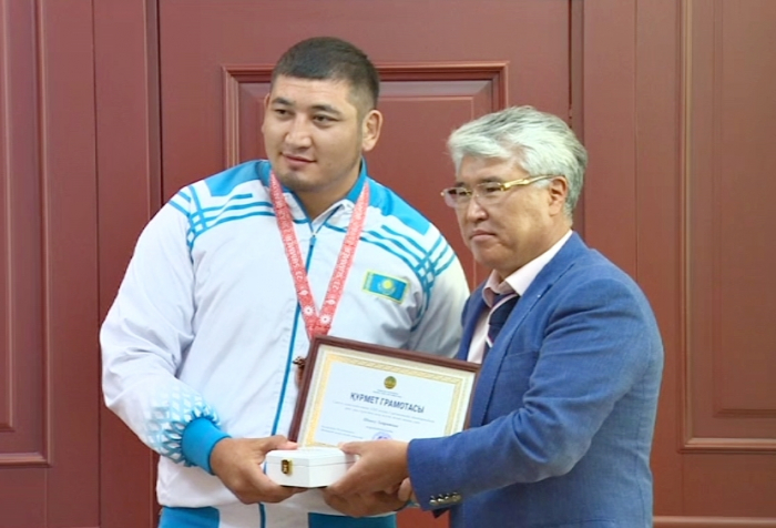 ارىستانبەك مۇحامەدي ۇلى XXIII سۋردليمپيادا ويىندارىنىڭ جەڭىمپازدارىن قۇتتىقتادى 