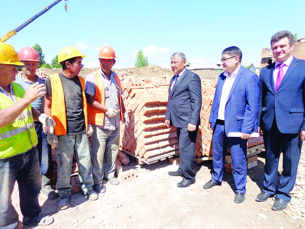 تۇرعىن ءۇي قۇرىلىسى تۇراقتى نازاردا