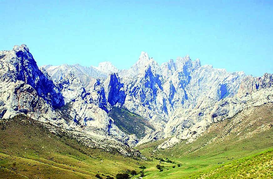 كەلىنشەكتاۋ... cىڭسىعان تاس مۇسىندەر...