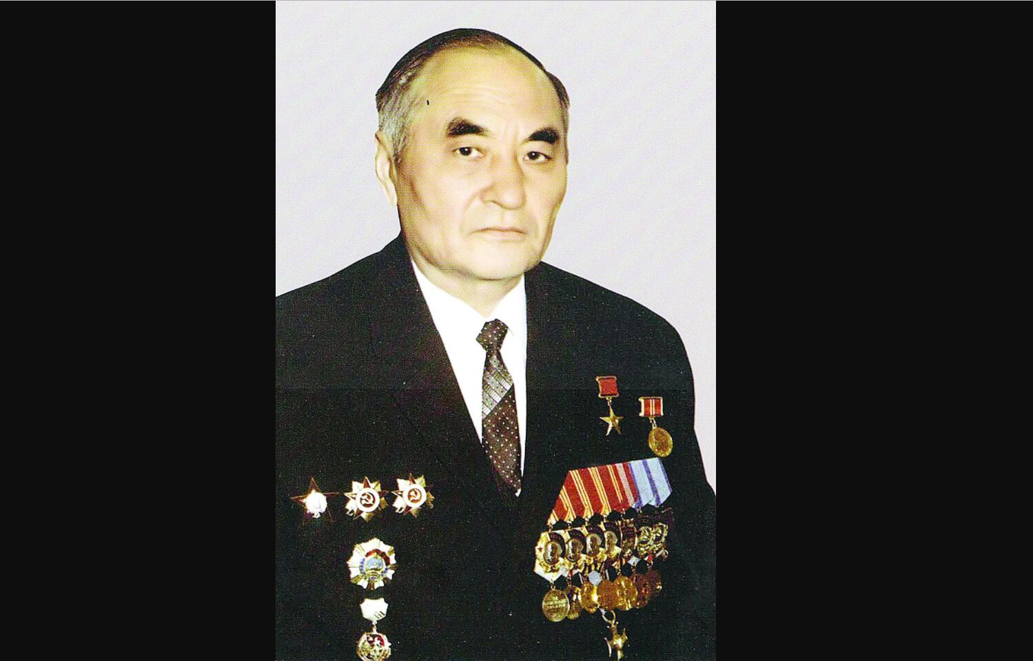 اسىل ادام اينىماس:بايكەن ءاشىموۆ