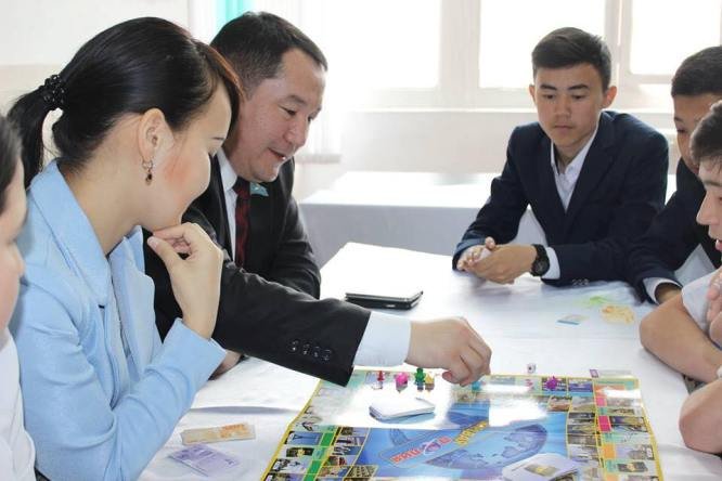 مۇعالىمدەردىڭ ايلىعى بىرتىندەپ كوبەيەدى