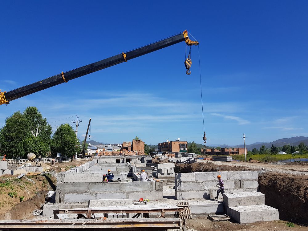 زىريان اۋدانىنىڭ بورودينو اۋىلىندا جۇمىسشىلارعا ارنالعان 5 ءۇي سالىنىپ جاتىر