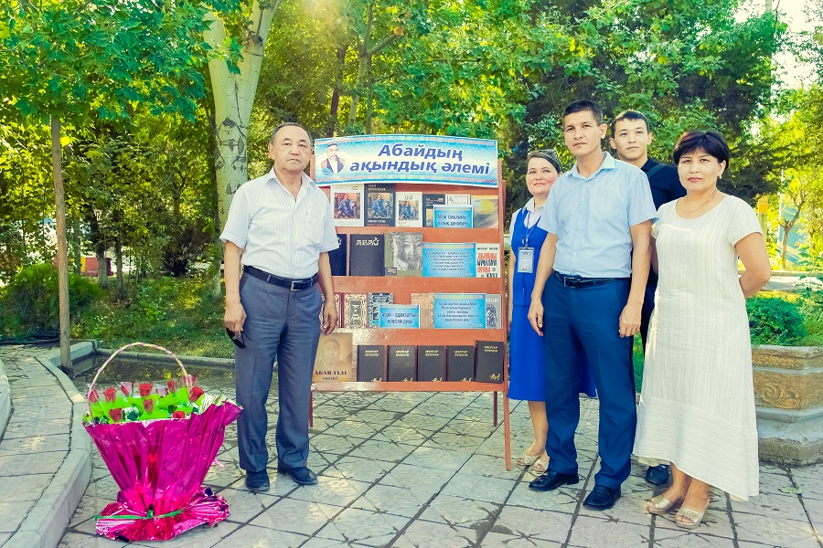  ۇلى اقىننىڭ ونەگەلى ءومىرى ناسيحاتتالدى