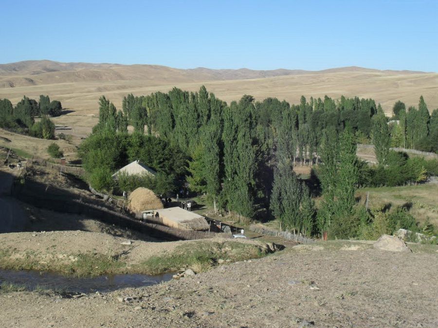 اسارلاتىپ ءۇي سالاتىن اۋىل