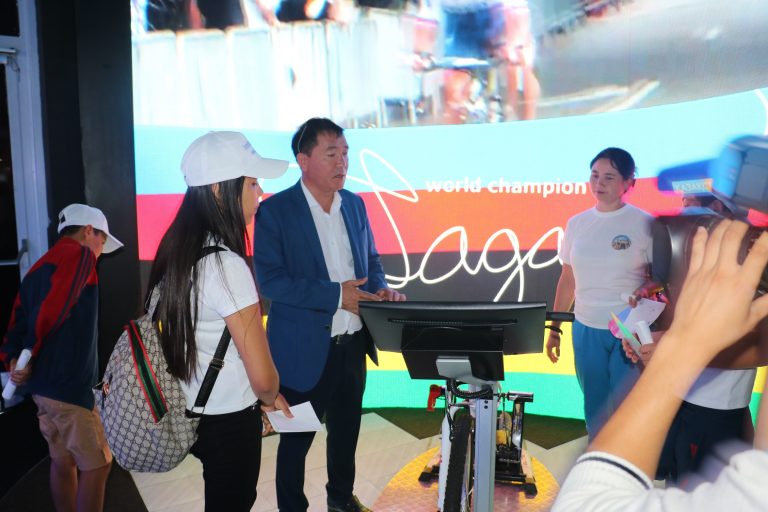 كاسىپكەر تۋعان اۋىلىنا كۇننەن قۋات الاتىن شامدار سالىپ جاتىر