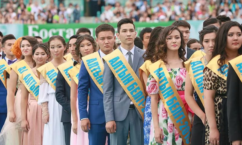 بعم «التىن بەلگى» يەگەرلەرى ۇبت-دان از بالل الىپ قالعان مەكتەپتەردى تەكسەرەدى