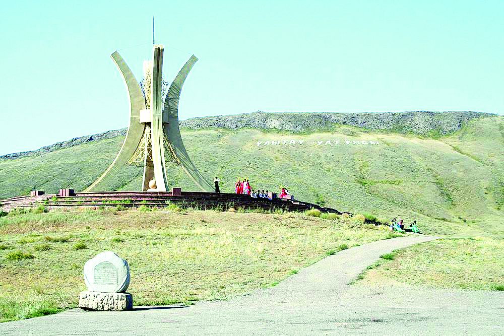 قازداۋىستى قازىبەك بي:  تۇلعا جانە مەملەكەت