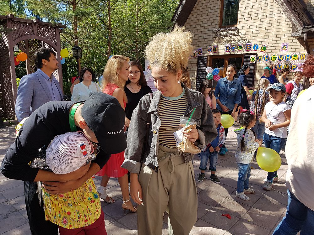 «ديۋسولەيلىكتەر» داۋن سيندرومىمەن اۋىراتىن بالالاردى ويناتتى