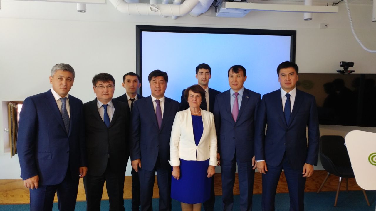 ەستونيا ەلەكتروندى ۇكىمەت جۇيەسى تاجىريبەسىمەن ءبولىستى 