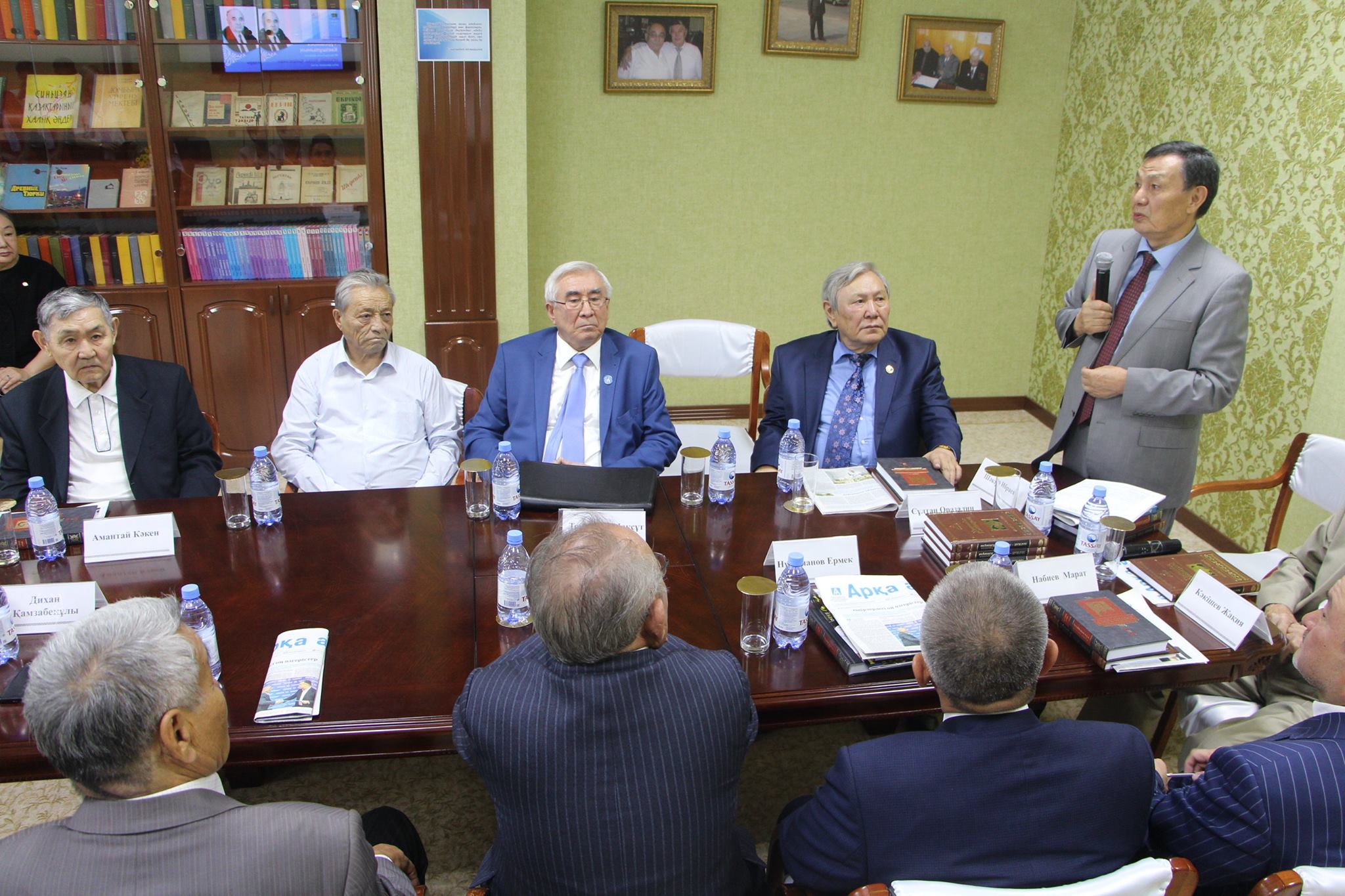 تۇرسىنبەك كاكىشەۆتى ەسكە الۋ كەشى ءوتتى