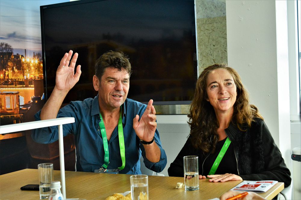 گوللانديالىق ساياحاتشىلار قازاقستاننىڭ 7 وبلىسىن ءوز كولىگىمەن ارالاپ شىقتى