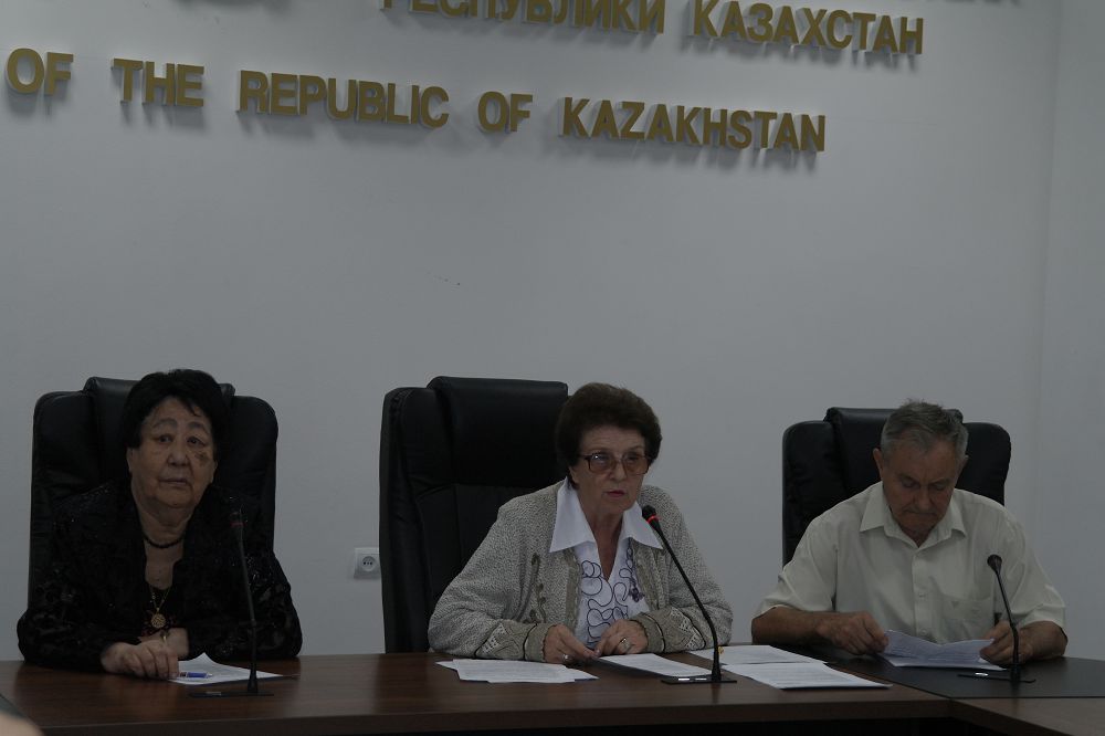 الماتىدا پرەزيدەنت ماقالاسىن تالداۋعا ارنالعان دوڭگەلەك ۇستەل ءوتتى