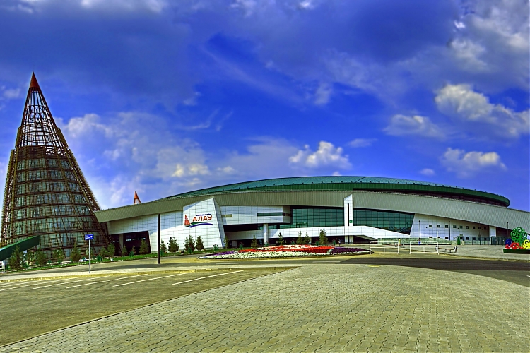 استانادا سپورت كۇنىنە ارنالعان ۇستەل تەننيسى, ۆولەيبول جانە شاعىن فۋتبولدان سپارتاكيادا وتەدى