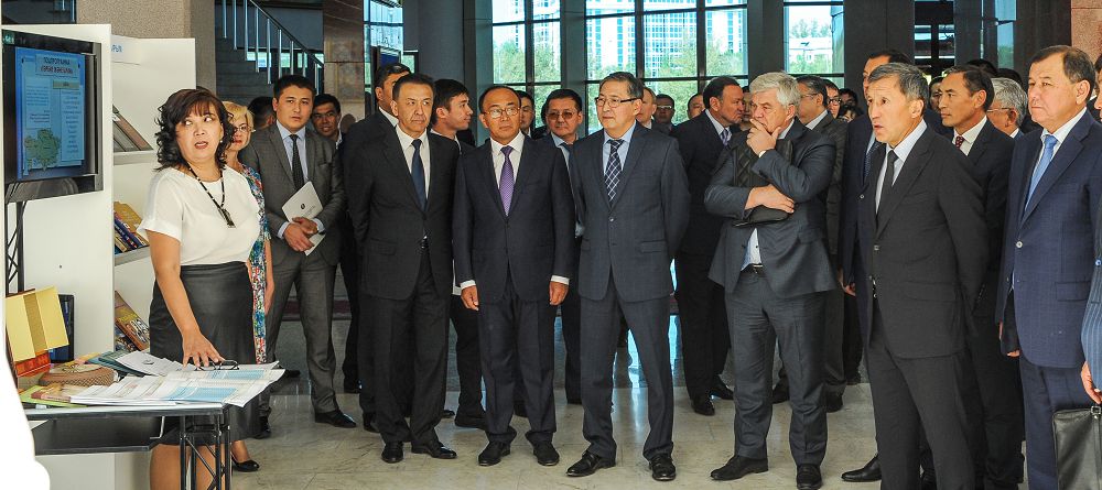 كونە كىتاپتار مەن قولجازبالار كورمەسىن تاماشالادى