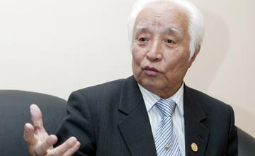 جايىق بەكتۇروۆتىڭ ماعجان جۇماباەۆقا جاساعان قامقورلىعى