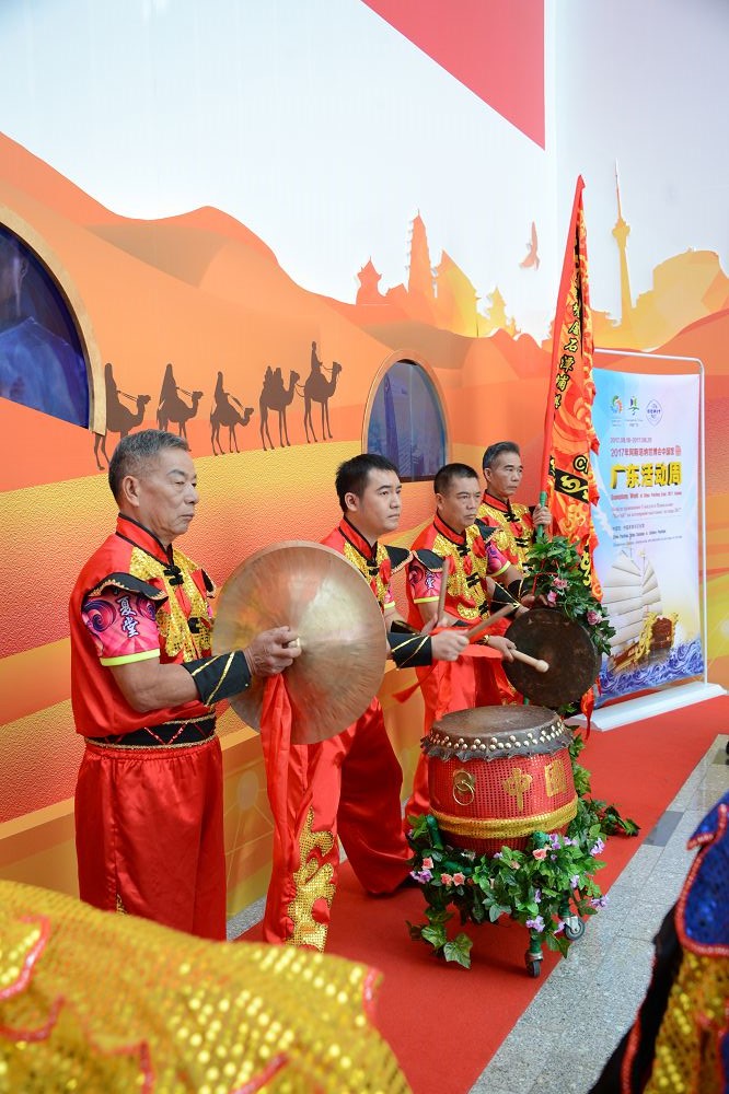 «ءومىر اعاشىن» ونەگە تۇتاتىن حالىق