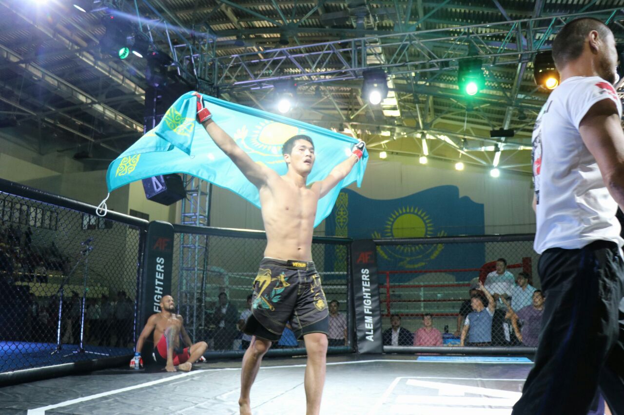 اتىراۋدا وتكەن جاۋىنگەرلىك جەكپە-جەك فەستيۆالىنە 2,5 مىڭ كورەرمەن جينالدى