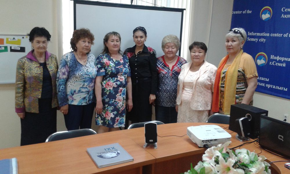 سەمەيلىك زەينەتكەرلەر اعىلشىن ءتىلىن ۇيرەنىپ ءجۇر