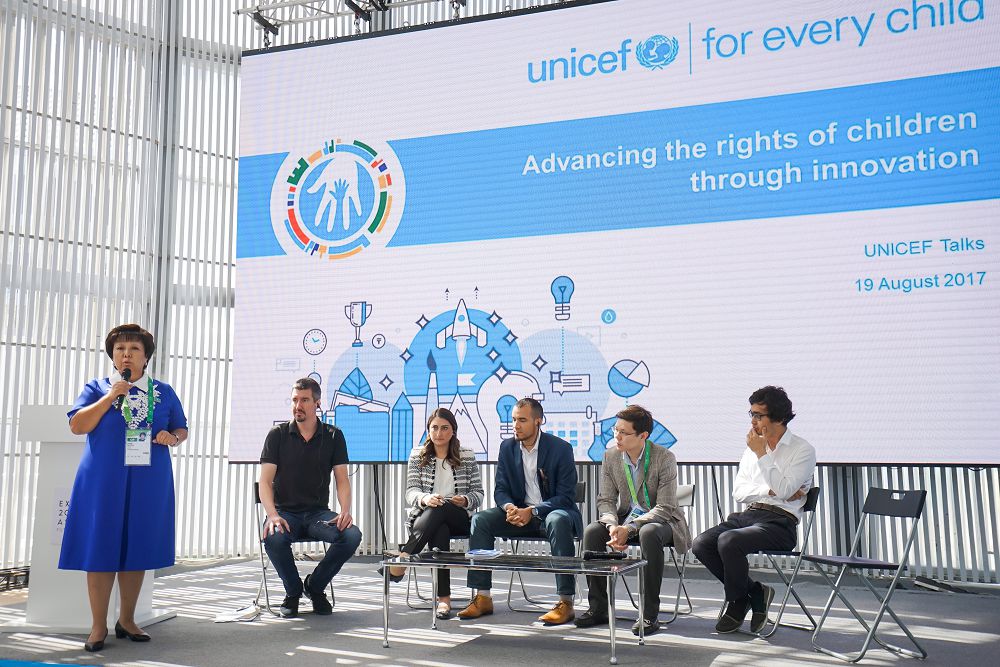 بۇۇ بالالار قورى قازاقستاندىق ونەرتاپقىشتاردى ماراپاتتادى