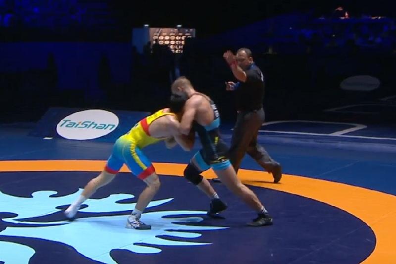 دەمەۋ جادىراەۆ الەم چەمپيوناتىنىڭ كۇمىسىن ەنشىلەدى 