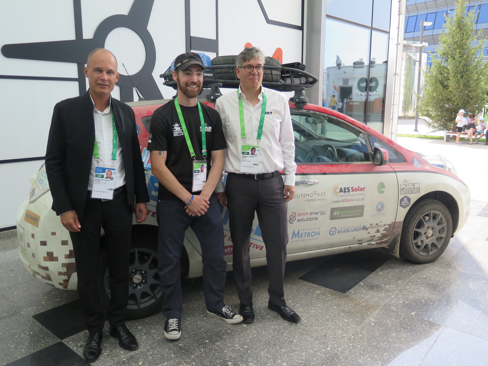 لوندوننان استاناعا ەلەكتروموبيلمەن كەلگەن شاباندوز