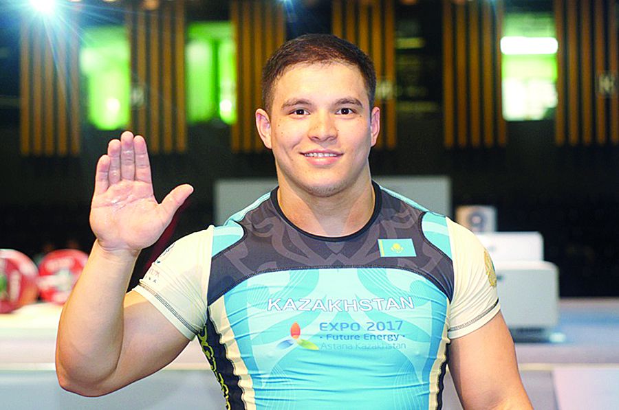 بەسىنشى كۇنى  ءبىر كۇمىس بۇيىردى