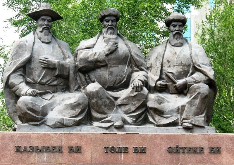 ج.تۇيمەباەۆ: ورداباسىعا ءۇش ءبيدىڭ ەسكەرتكىشىن ورناتۋ قاجەت