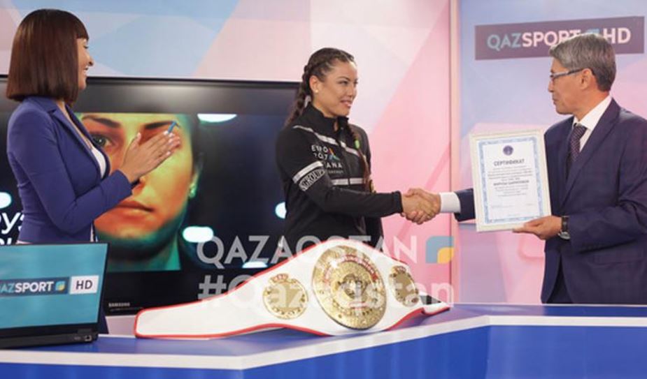 بوكسشى فيرۋزا ءشارىپوۆا قازاقستاننىڭ رەكوردتار كىتابىنا ەندى