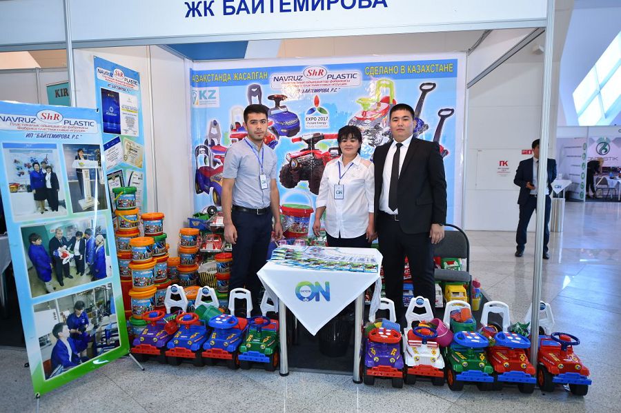 ەلوردادا «وڭتۇستىك ونىمدەرى» تاۋاروندىرۋشىلەردىڭ كورمەسى وتۋدە