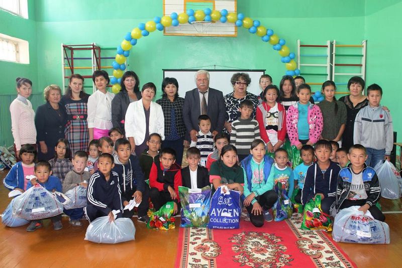 اقسۋ قالاسىندا مەكتەپ وقۋشىلارىنا كومەك كورسەتىلدى