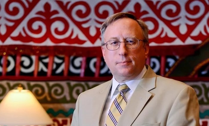 اقش ەلشىسى قازاق تىلىندە قۇربان ايت مەرەكەسىمەن قۇتتىقتادى (ۆيدەو)