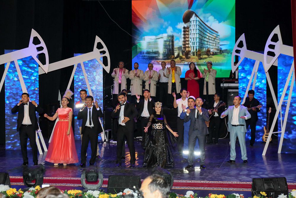 ماڭعىستاۋدا مۇناي جəنە گاز كەشەنى قىزمەتكەرلەرىنە قۇرمەت كورسەتىلدى