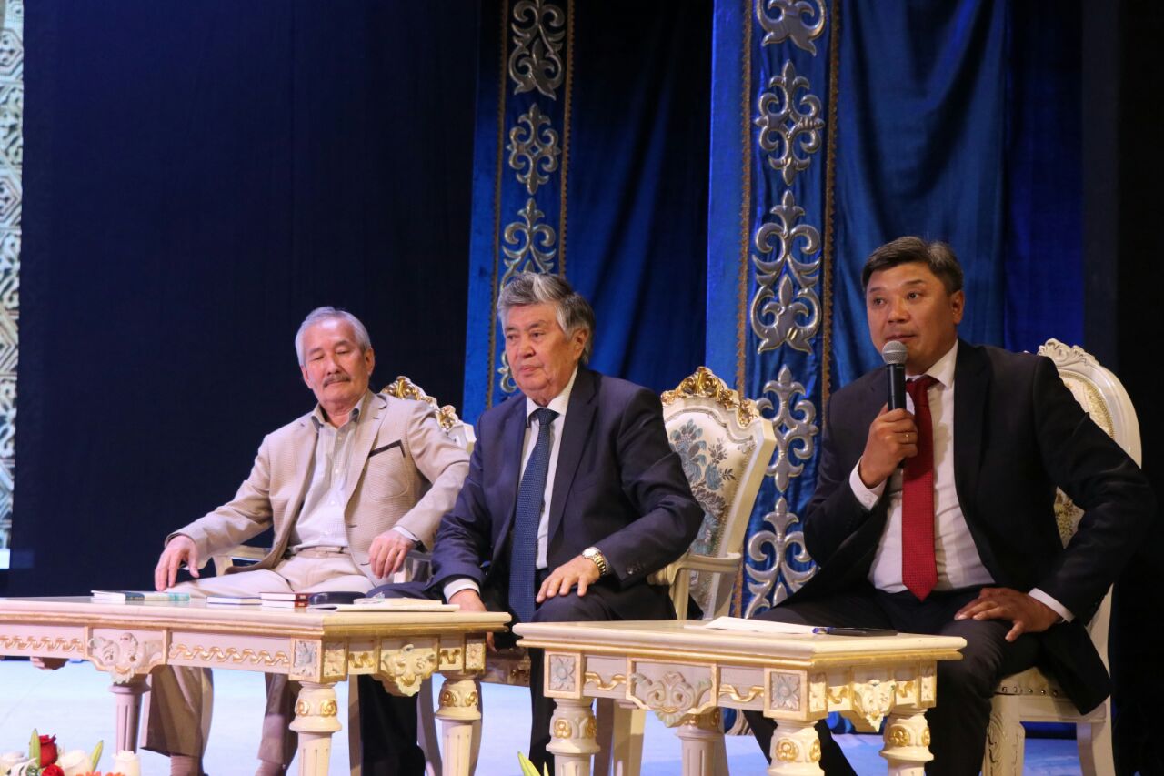 اتىراۋدا نۇرلان ورازالين مەن سماعۇل ەلۋبايدىڭ شىعارماشىلىق كەشى ءوتتى