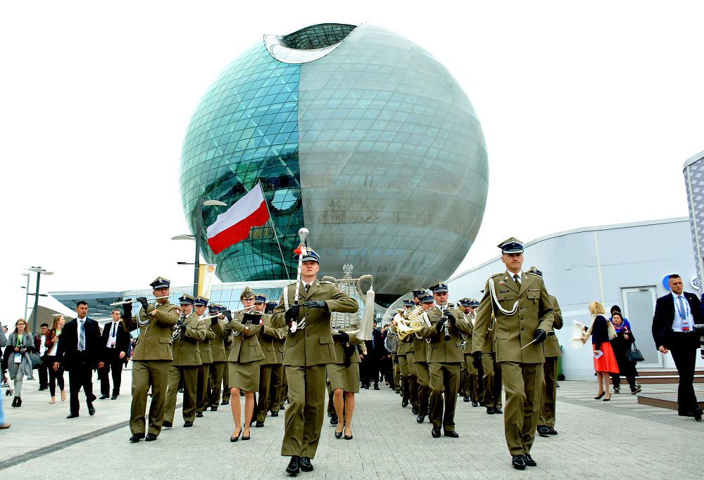 پولياكتار ءان كورىگىن قىزدىردى