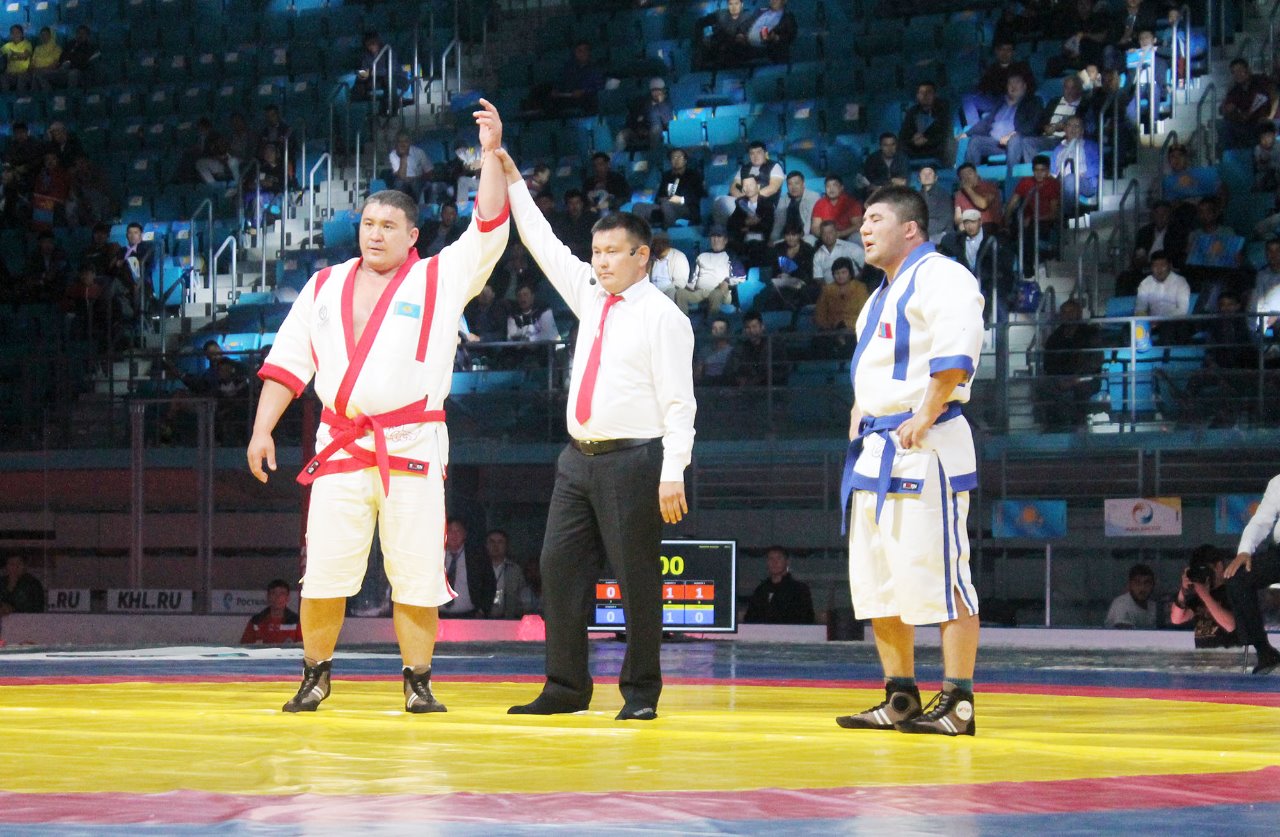 الەم بارىسى ‒ 2017. ايبەك نۇعىماروۆ فينالدا گرۋزين بالۋانىمەن بەلدەسەدى