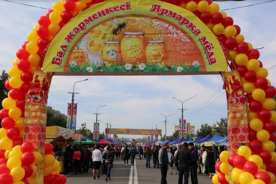 وسكەمەندە قالا كۇنى مەرەكەسى وزگەشە اتاپ ءوتىلدى