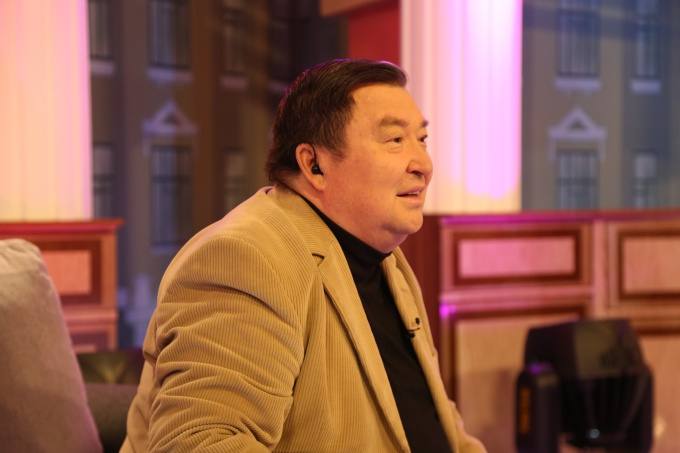 اشىربەك سىعايعا ارنالعان «سىن ساردارى» اتتى كىتاپ شىقتى