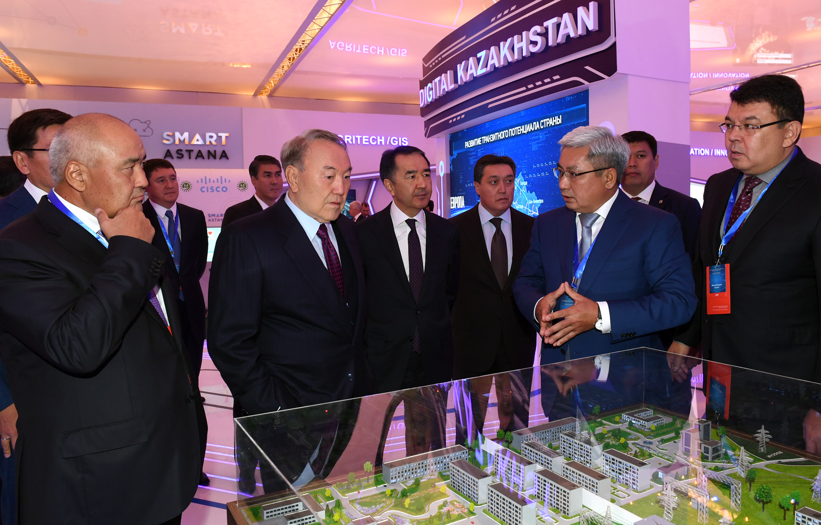 نازارباەۆ تسيفرلاندىرۋ ماسەلەلەرى جونىندەگى رەسپۋبليكالىق كەڭەسكە قاتىستى